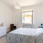 Apartment Guesthost - Modern Sea View With Balcony