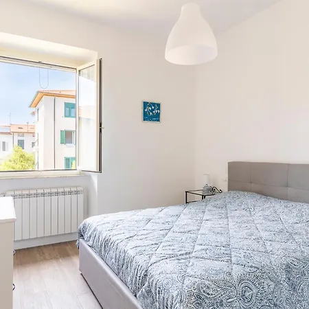 Guesthost - Modern Sea View With Balcony Lejlighed *